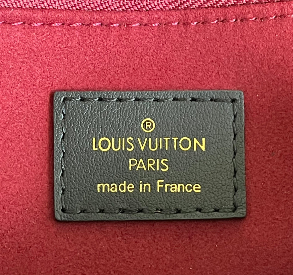 Lo vu passy chain messenger bag